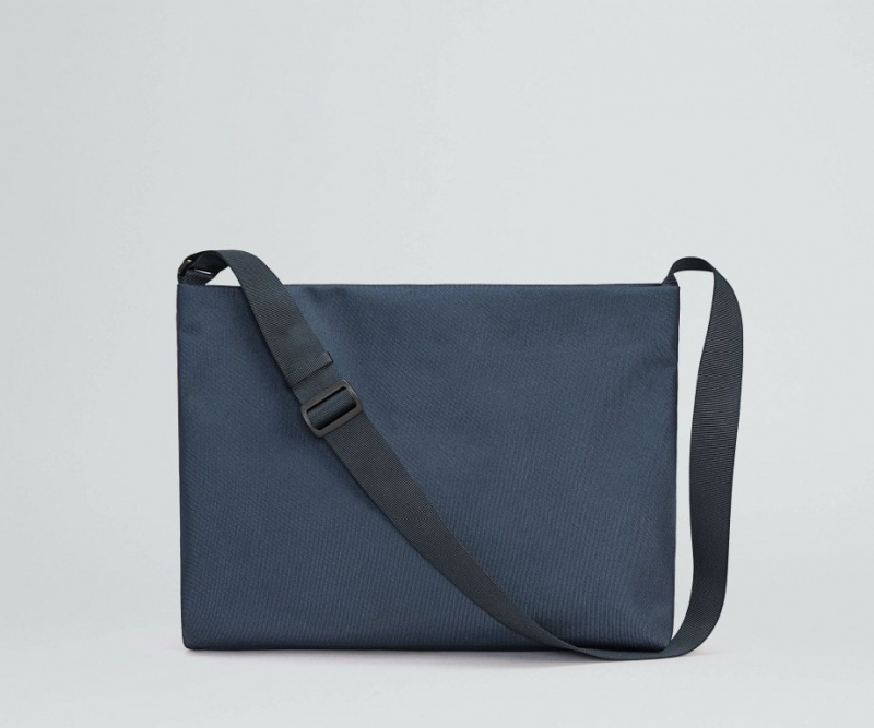 Away Outdoor Messenger 16L Umhängetasche Navy Blau | N9OwEryFqfO
